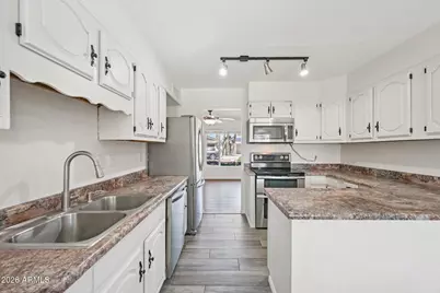 8401 E Wilshire Drive, Scottsdale, AZ 85257 - Photo 6