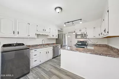 8401 E Wilshire Drive, Scottsdale, AZ 85257 - Photo 8