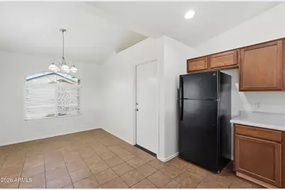 5305 S 27th Drive, Phoenix, AZ 85041 - Photo 8