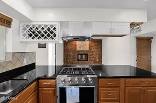 3833 E Desert Cove Ave, Phoenix, AZ 85028 - Photo 10