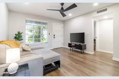 1449 E Highland Avenue #25, Phoenix, AZ 85014 - Photo 2