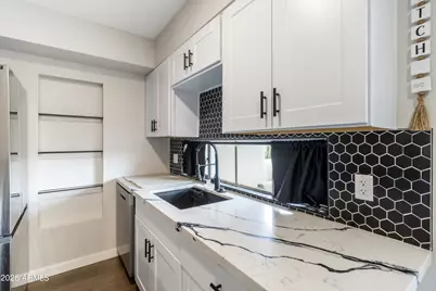 1449 E Highland Avenue #25, Phoenix, AZ 85014 - Photo 8