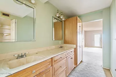 17219 N Lindgren Avenue, Sun City, AZ 85373 - Photo 10