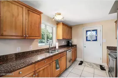 7501 E Minnezona Avenue, Scottsdale, AZ 85251 - Photo 6