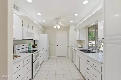 10326 W Prairie Hills Circle, Sun City, AZ 85351 - Photo 14