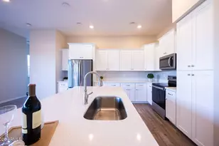 161 E Balsam Dr, Chandler, AZ 85286 - Photo 4