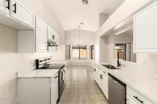 15526 W Lisbon Ln, Surprise, AZ 85379 - Photo 10