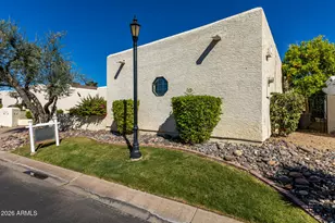 2737 E Arizona Biltmore Circle, Phoenix, AZ 85016 - Photo 10