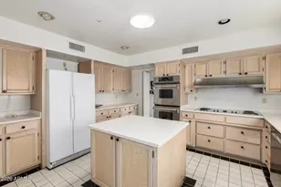 2737 E Arizona Biltmore Circle, Phoenix, AZ 85016 - Photo 30