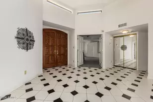 2737 E Arizona Biltmore Circle, Phoenix, AZ 85016 - Photo 16