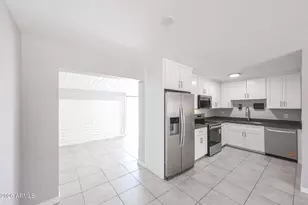 8201 W Earll Dr, Phoenix, AZ 85033 - Photo 10