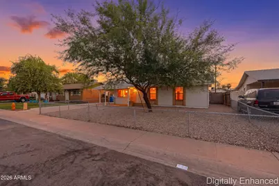 8201 W Earll Drive, Phoenix, AZ 85033 - Photo 4
