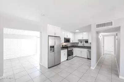 8201 W Earll Drive, Phoenix, AZ 85033 - Photo 8