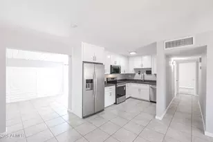 8201 W Earll Dr, Phoenix, AZ 85033 - Photo 8
