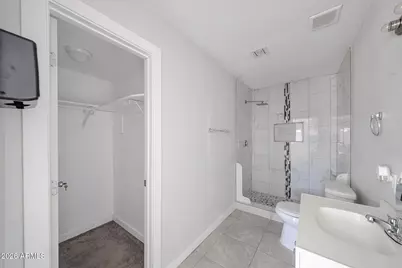 8201 W Earll Drive, Phoenix, AZ 85033 - Photo 18