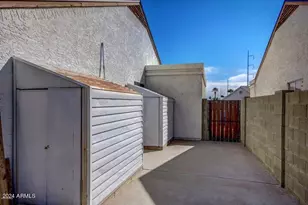 1208 E Wickieup Ln, Phoenix, AZ 85024 - Photo 18