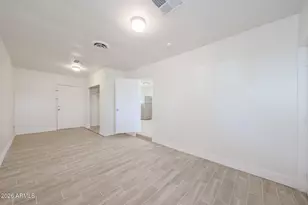 3025 N 37th Dr, Phoenix, AZ 85019 - Photo 12