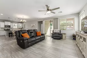 10043 W Robin Ln, Peoria, AZ 85383 - Photo 6