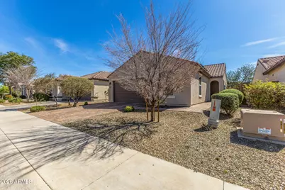 10043 W Robin Lane, Peoria, AZ 85383 - Photo 4