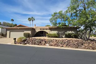 9060 N Arroya Vista Dr, Phoenix, AZ 85028 - Photo 1