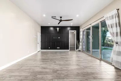 8514 S 8th Lane, Phoenix, AZ 85041 - Photo 8