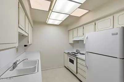 9969 W Thunderbird Boulevard, Sun City, AZ 85351 - Photo 4