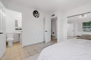 934 E Berridge Ln, Phoenix, AZ 85014 - Photo 16