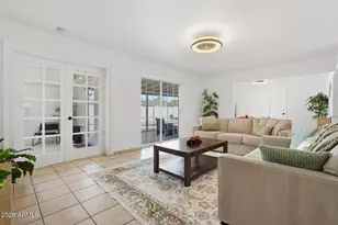 934 E Berridge Ln, Phoenix, AZ 85014 - Photo 10