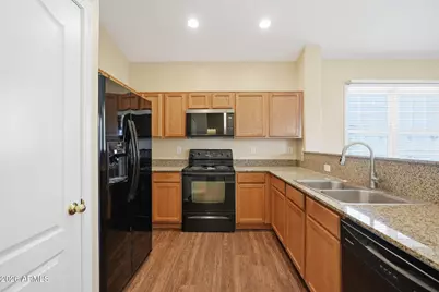 5617 S 21st Place, Phoenix, AZ 85040 - Photo 10