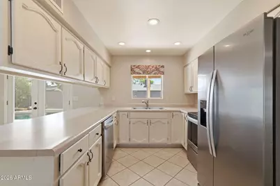 423 W Horseshoe Avenue, Gilbert, AZ 85233 - Photo 12