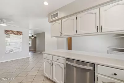 423 W Horseshoe Avenue, Gilbert, AZ 85233 - Photo 16