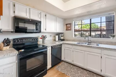 6885 E Cochise Road #Apt 132, Paradise Valley, AZ 85253 - Photo 2