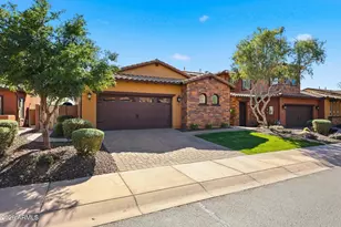 12071 W Red Hawk Dr, Peoria, AZ 85383 - Photo 2