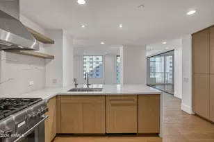 2402 E Esplanade Ln, Phoenix, AZ 85016 - Photo 14