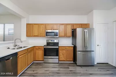 2331 W Saint Catherine Avenue, Phoenix, AZ 85041 - Photo 8