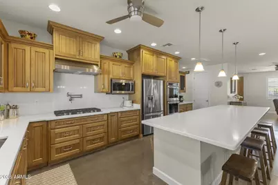 8410 W Sands Court, Peoria, AZ 85383 - Photo 2