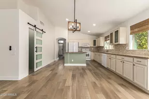 6710 S 4 Peaks Pl, Chandler, AZ 85249 - Photo 4