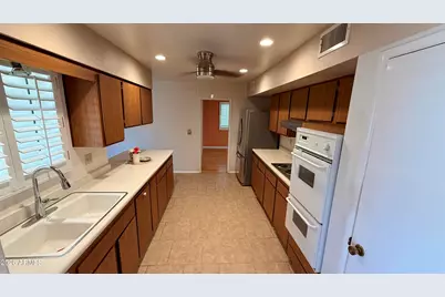 10015 W Mountain View Road, Sun City, AZ 85351 - Photo 16