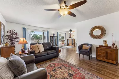 9721 W Greenway Road, Sun City, AZ 85351 - Photo 10