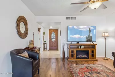 9721 W Greenway Road, Sun City, AZ 85351 - Photo 8