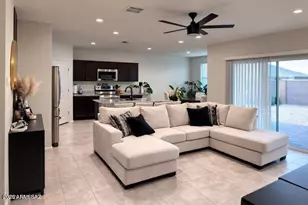 1033 W Beacon Dr, Casa Grande, AZ 85122 - Photo 2