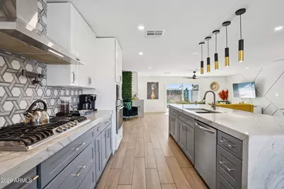 8707 E Clarendon Avenue, Scottsdale, AZ 85251 - Photo 14