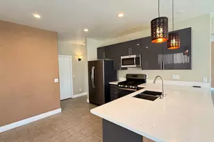 6425 W Desert Hollow Dr, Phoenix, AZ 85083 - Photo 10