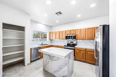 9054 W Custer Lane, Peoria, AZ 85381 - Photo 10