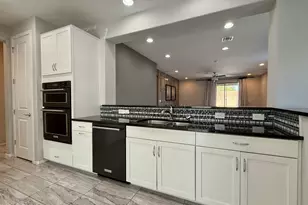 9464 W Fallen Leaf Ln, Peoria, AZ 85383 - Photo 8