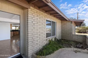 4001 E Becker Ln, Phoenix, AZ 85028 - Photo 8