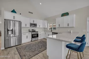 325 E Mitchell Dr, Phoenix, AZ 85012 - Photo 4