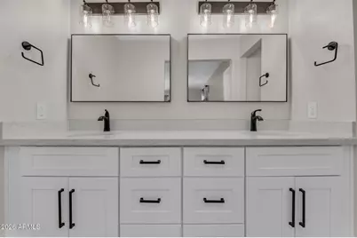 325 E Mitchell Drive, Phoenix, AZ 85012 - Photo 14