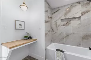 3802 W Mauna Loa Ln, Phoenix, AZ 85053 - Photo 24