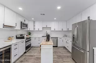 3802 W Mauna Loa Ln, Phoenix, AZ 85053 - Photo 8